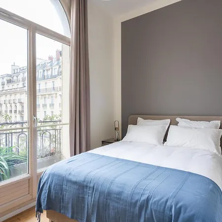 Luxury 4 Bedroom Eiffel Tower View *