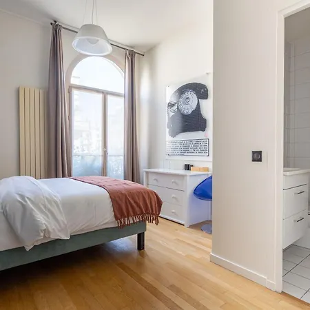 Luxury 4 Bedroom Eiffel Tower View