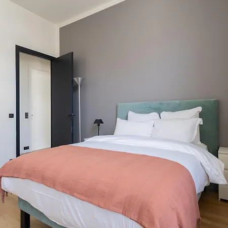 Luxury 4 Bedroom Eiffel Tower View *