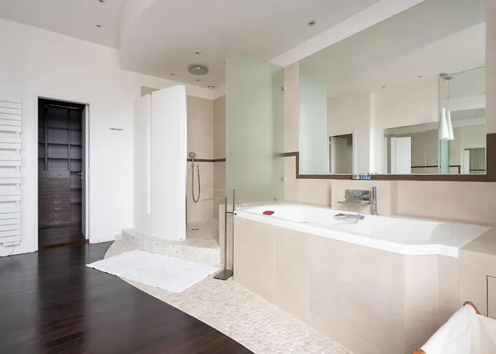 Apartment Luxury 4 Bedroom Eiffel Tower View Paris