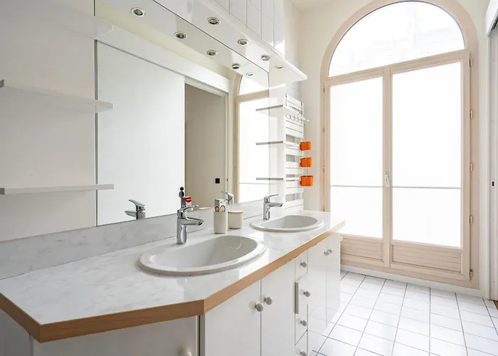 Luxury 4 Bedroom Eiffel Tower View Paris