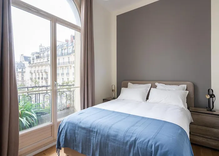 Luxury 4 Bedroom Eiffel Tower View *