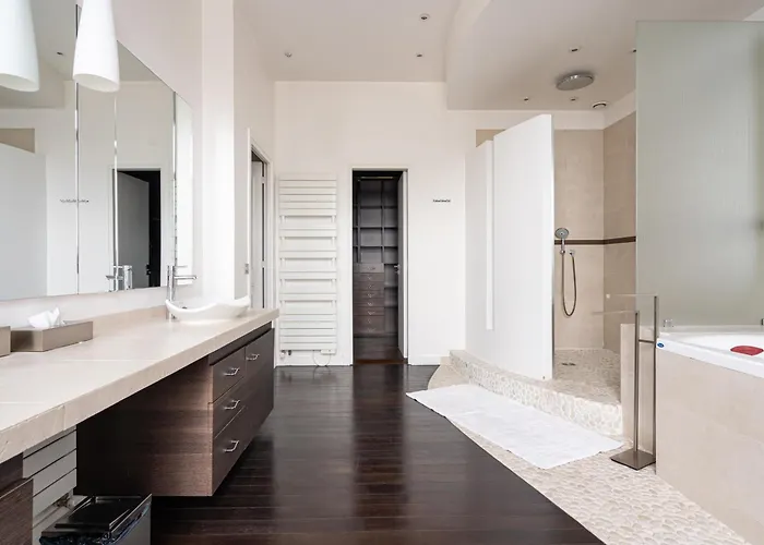 Apartment Luxury 4 Bedroom Eiffel Tower View