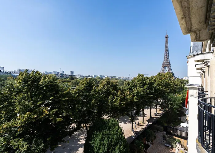 Luxury 4 Bedroom Eiffel Tower View Apartment Paris