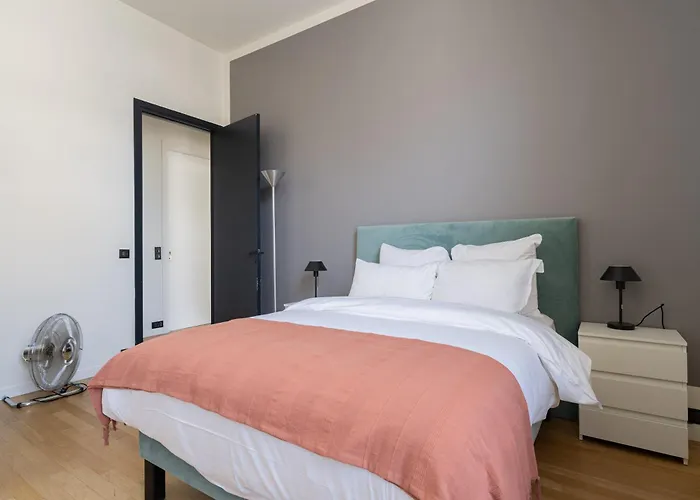 Luxury 4 Bedroom Eiffel Tower View *