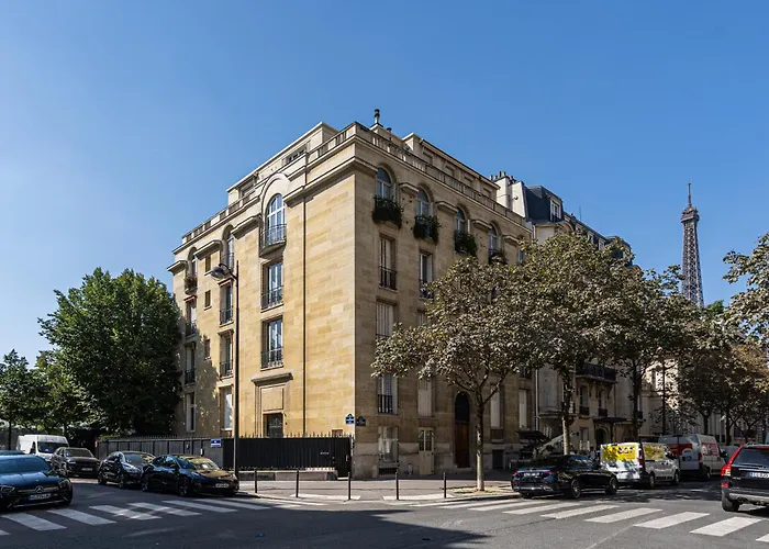 Luxury 4 Bedroom Eiffel Tower View Apartment