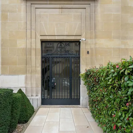 Luxury 4 Bedroom Eiffel Tower View