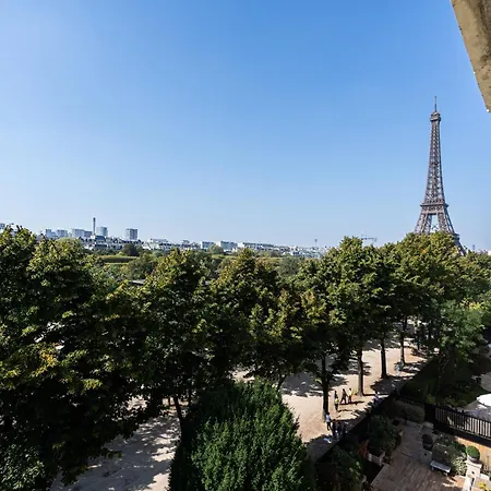 Luxury 4 Bedroom Eiffel Tower View Apartment Paris