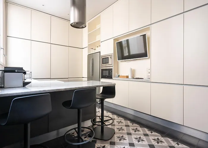 Luxury 4 Bedroom Eiffel Tower View